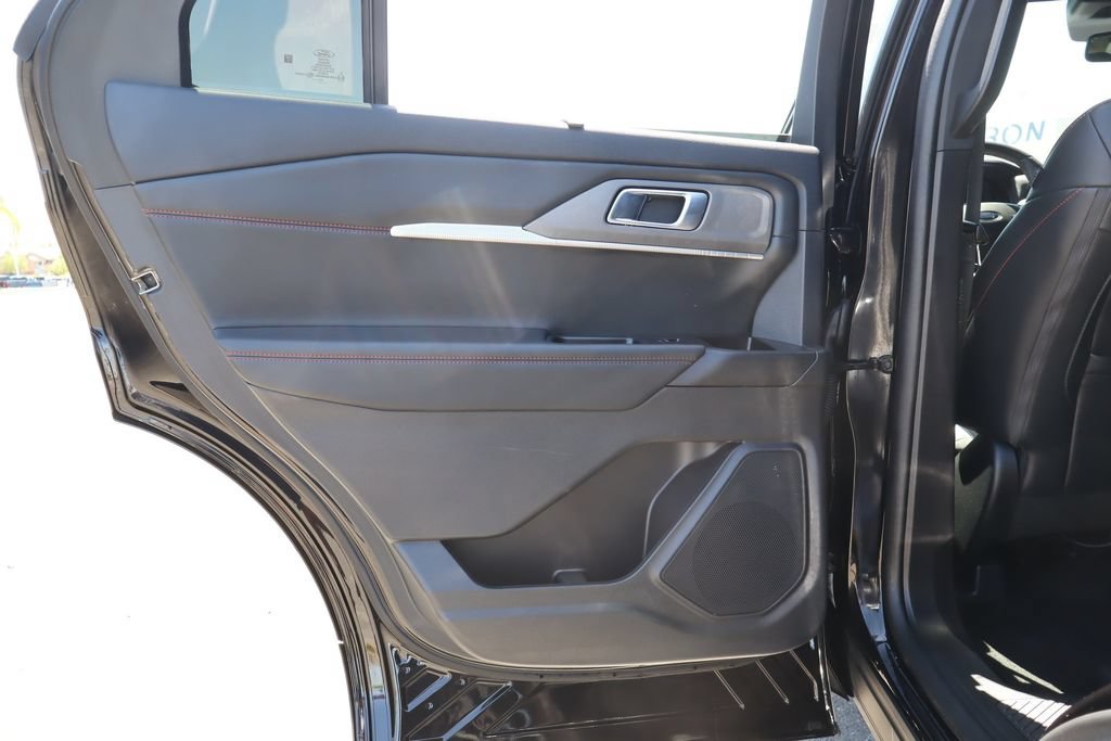 Used 2025 Ford Explorer ST-Line w/ Premium Package RWD image 34