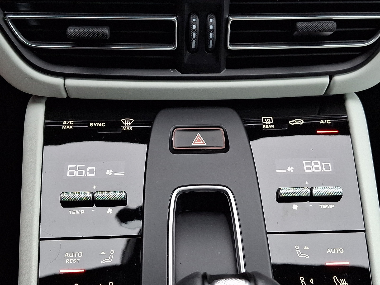 Certified 2026 Porsche Macan AWD/4WD image 19