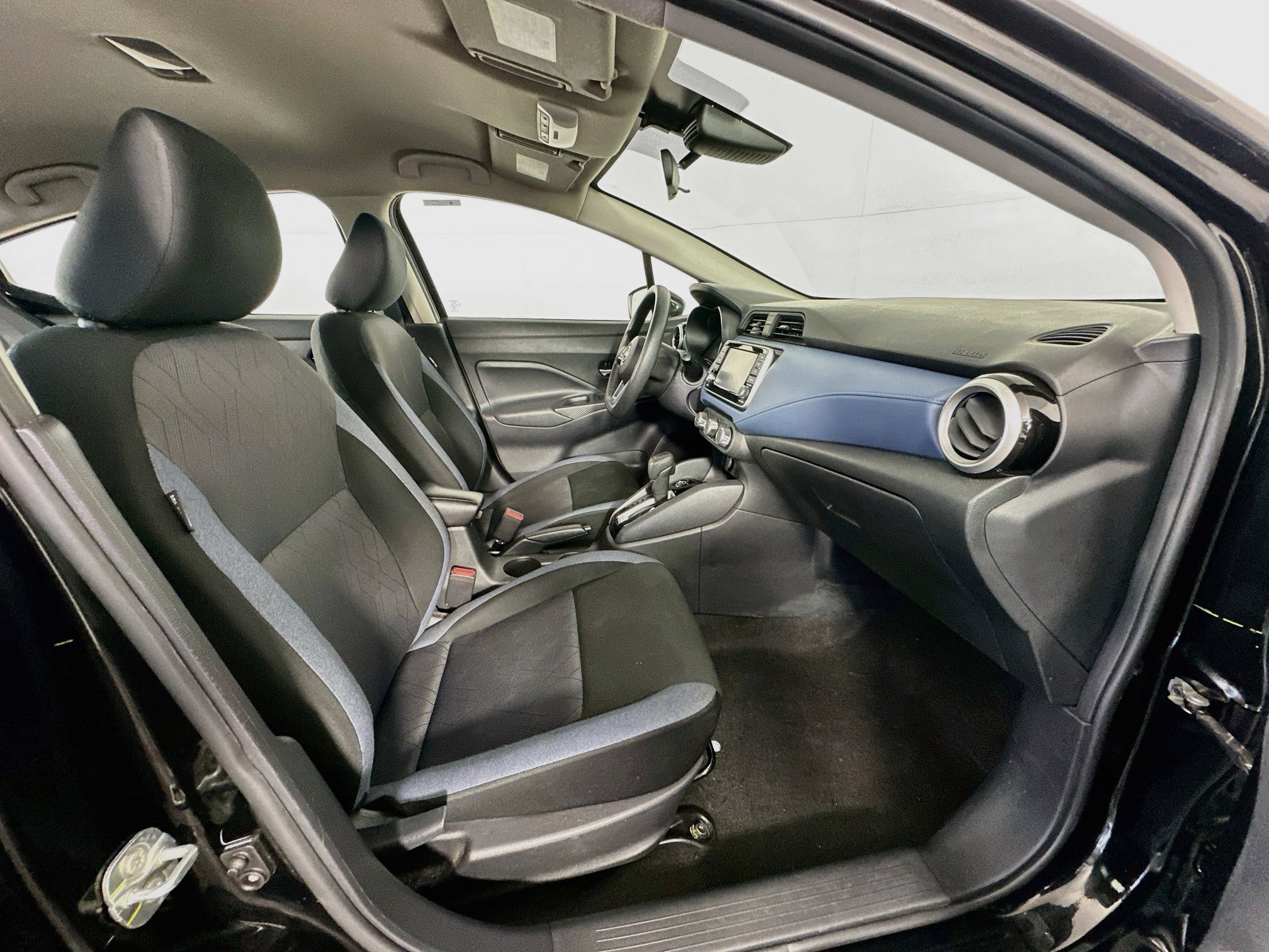 Used 2025 Nissan Versa SV FWD image 29