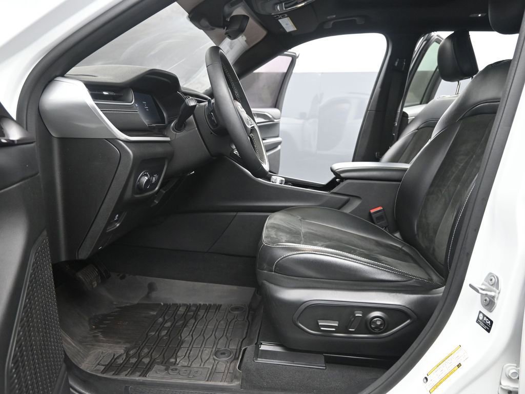 Used 2023 Jeep Grand Cherokee L Altitude image 10