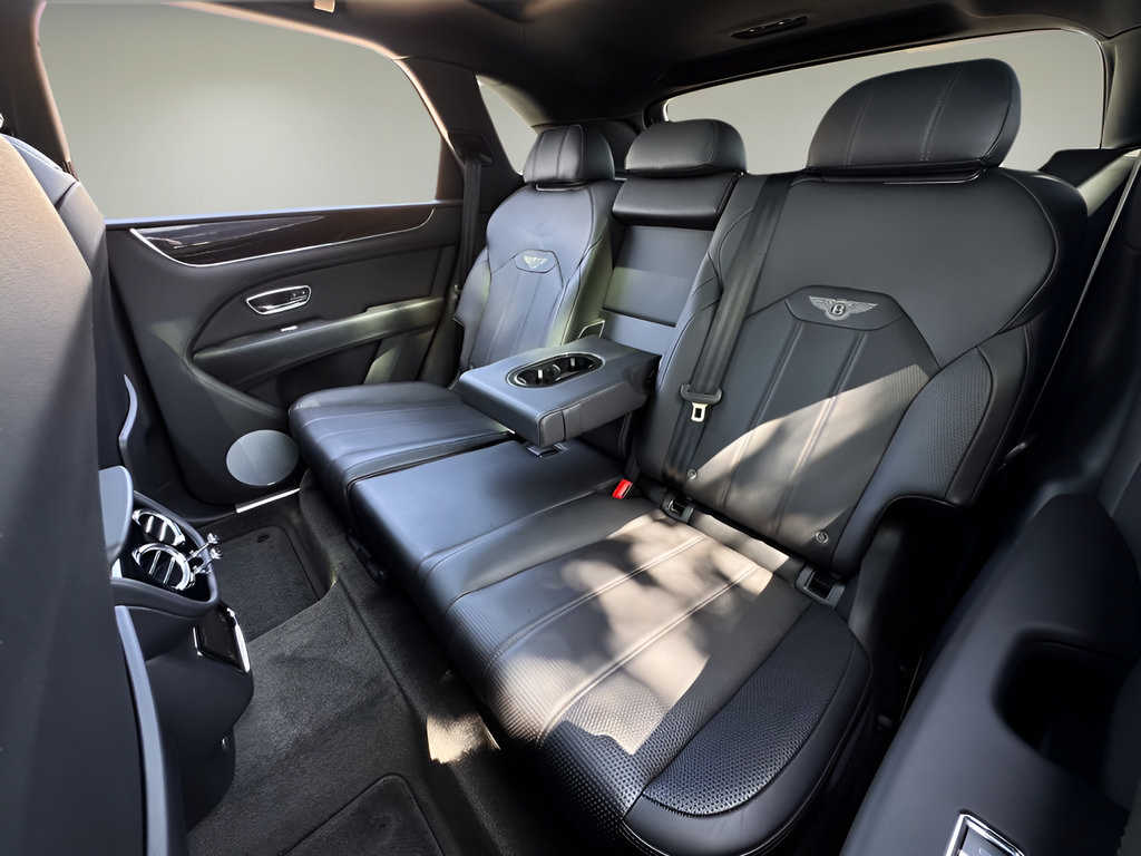 Used 2021 Bentley Bentayga AWD/4WD image 19