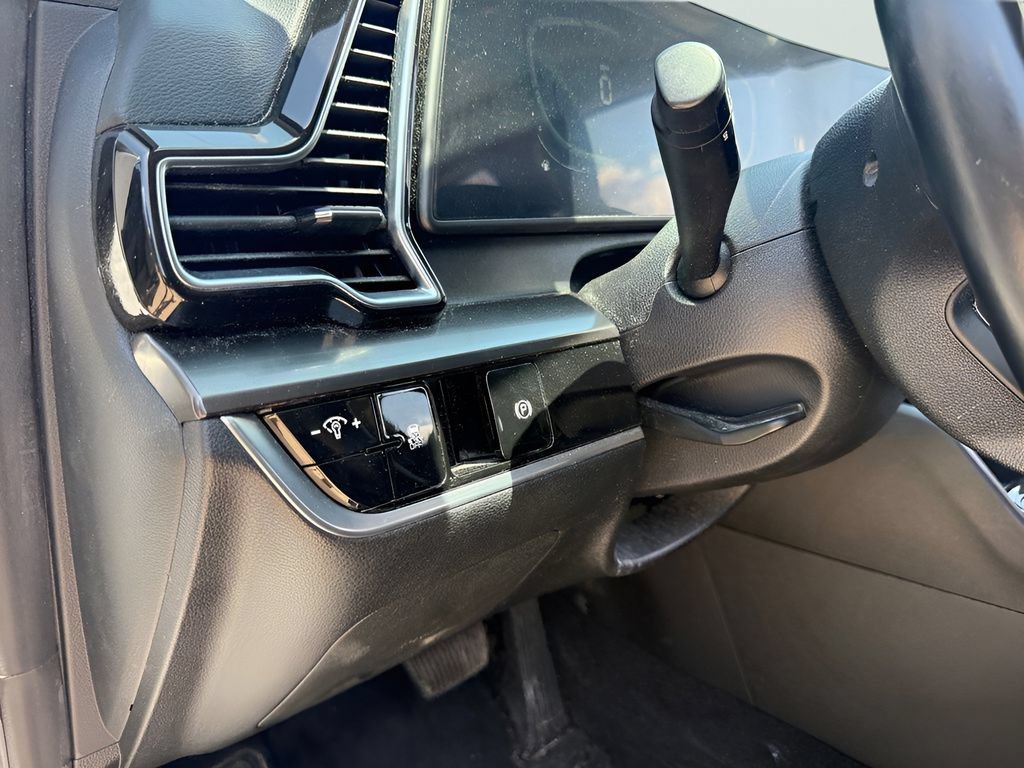 Used 2025 Kia Sportage EX FWD image 13