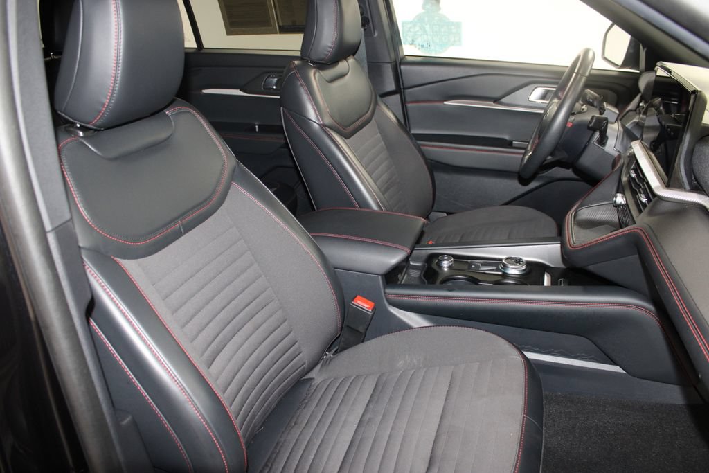 Used 2025 Ford Explorer ST-Line AWD/4WD image 18