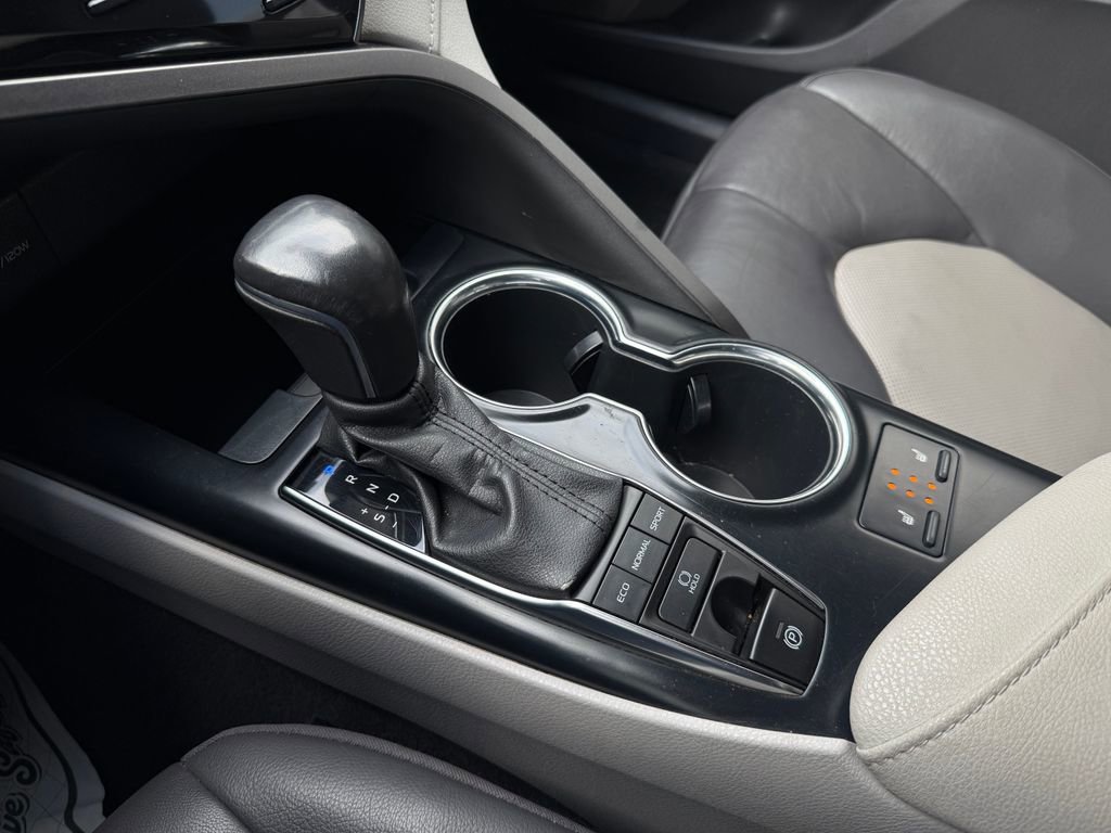 Used 2020 Toyota Camry XLE image 26
