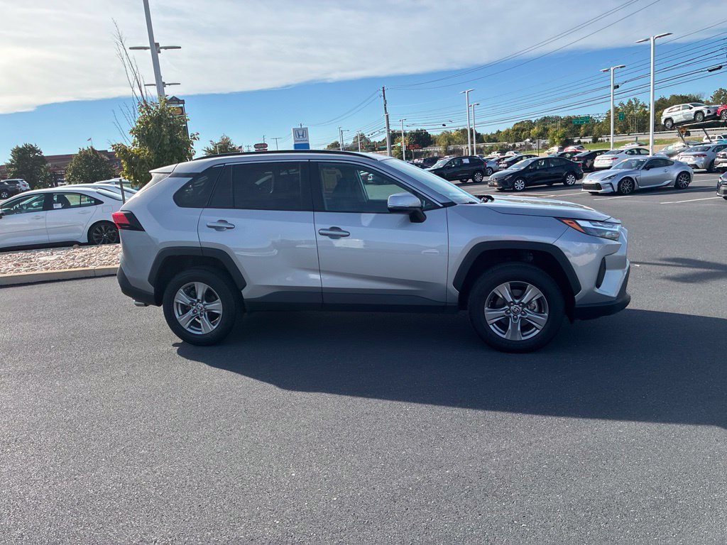 Used 2025 Toyota RAV4 XLE AWD/4WD image 5