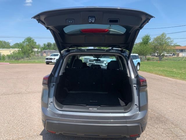 Used 2025 Nissan Rogue SV image 26