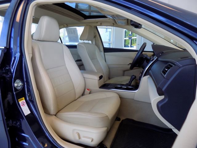 Used 2017 Toyota Camry XLE w/ Moonroof Package FWD image 23