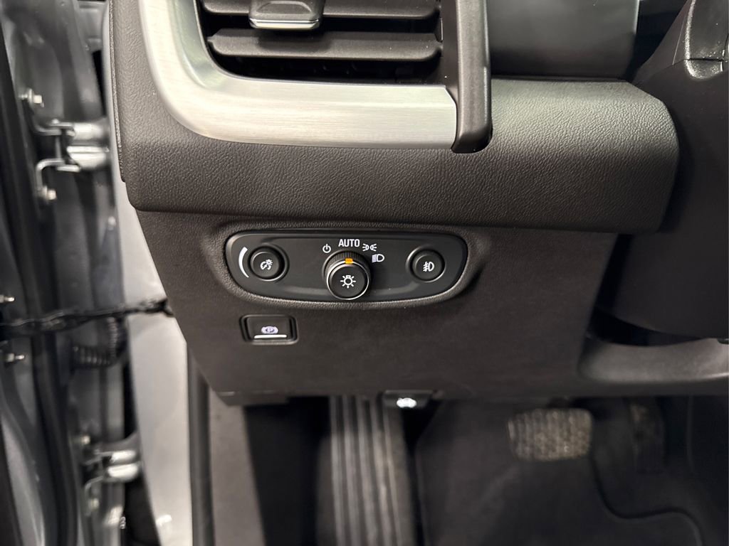 Used 2024 GMC Terrain SLT image 27