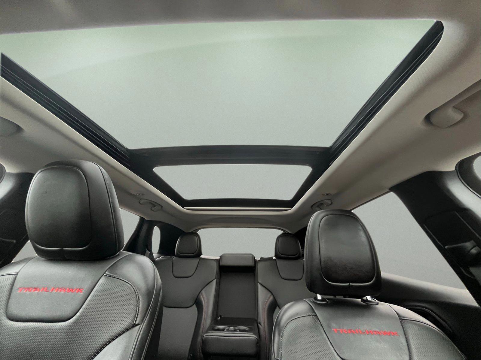 Used 2019 Jeep Cherokee Trailhawk image 26