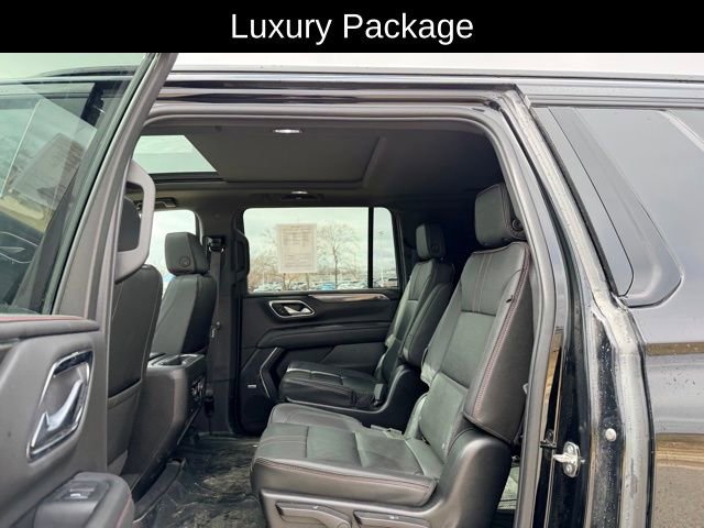 Used 2022 Chevrolet Suburban RST w/ Sport Performance Package image 9