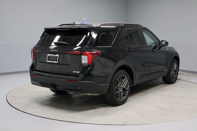 Used 2025 Ford Explorer ST-Line w/ ST-Line Street Pack image 11
