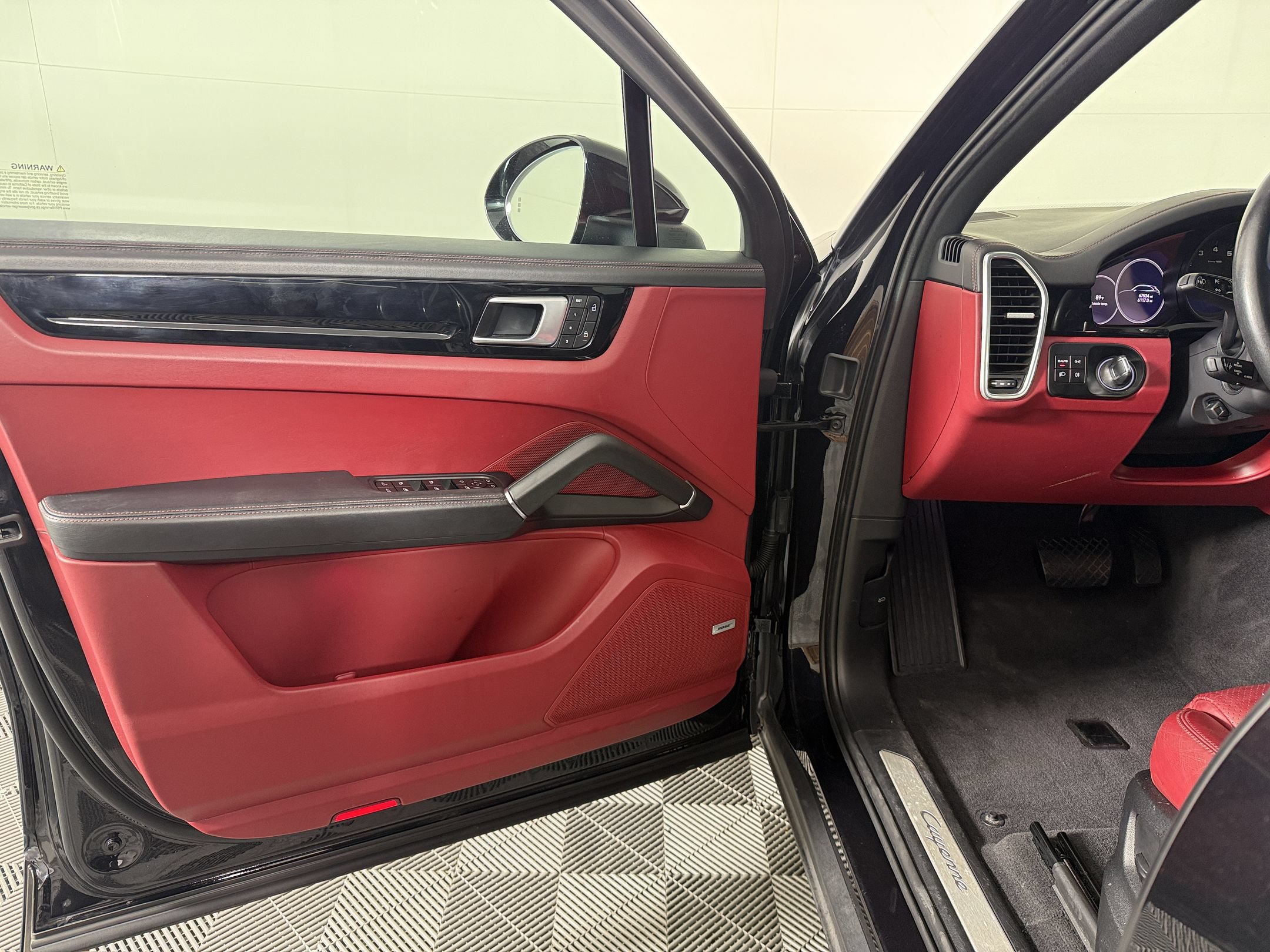 Used 2022 Porsche Cayenne AWD/4WD image 13