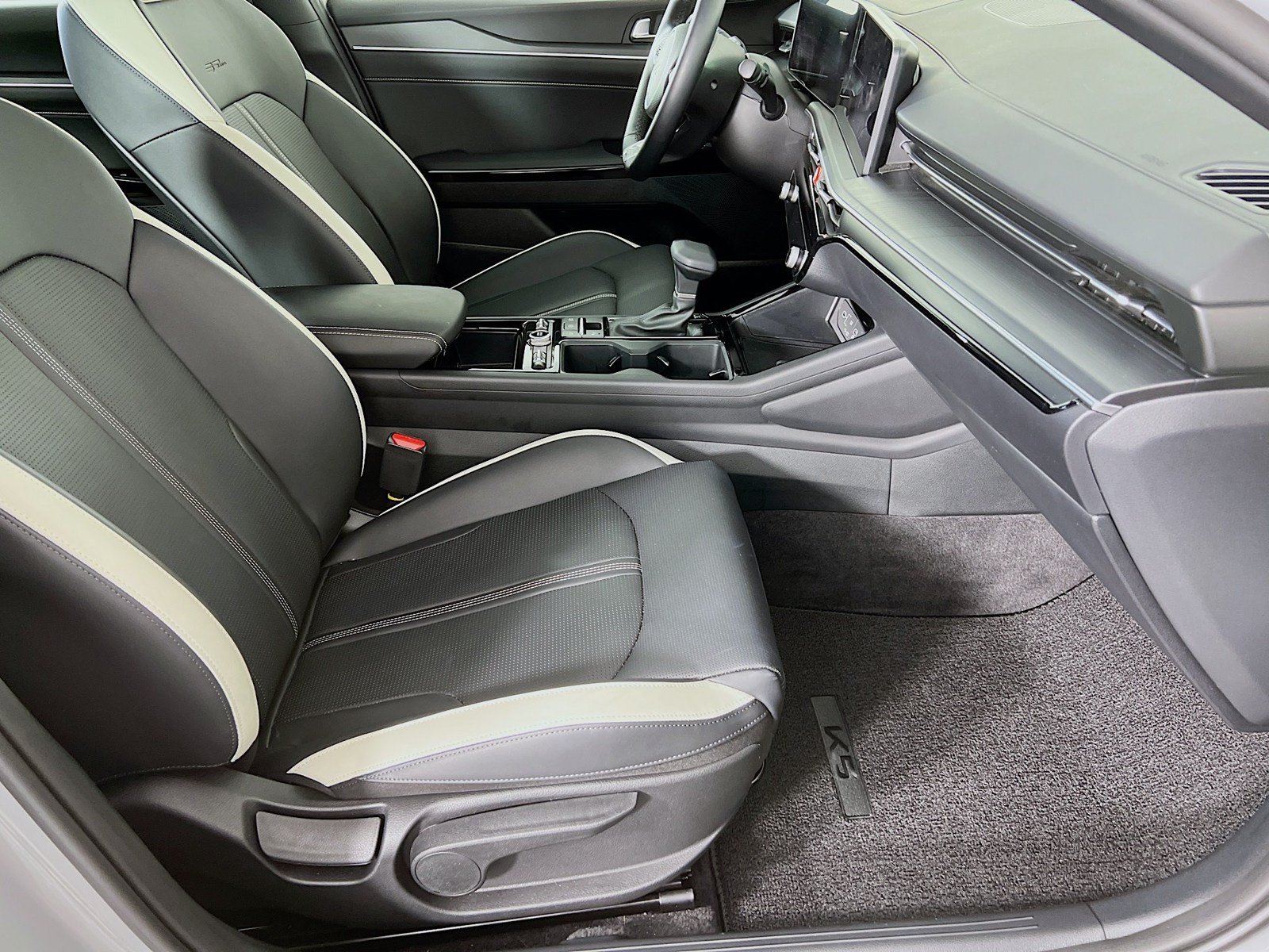 New 2025 Kia K5 GT-Line FWD image 23