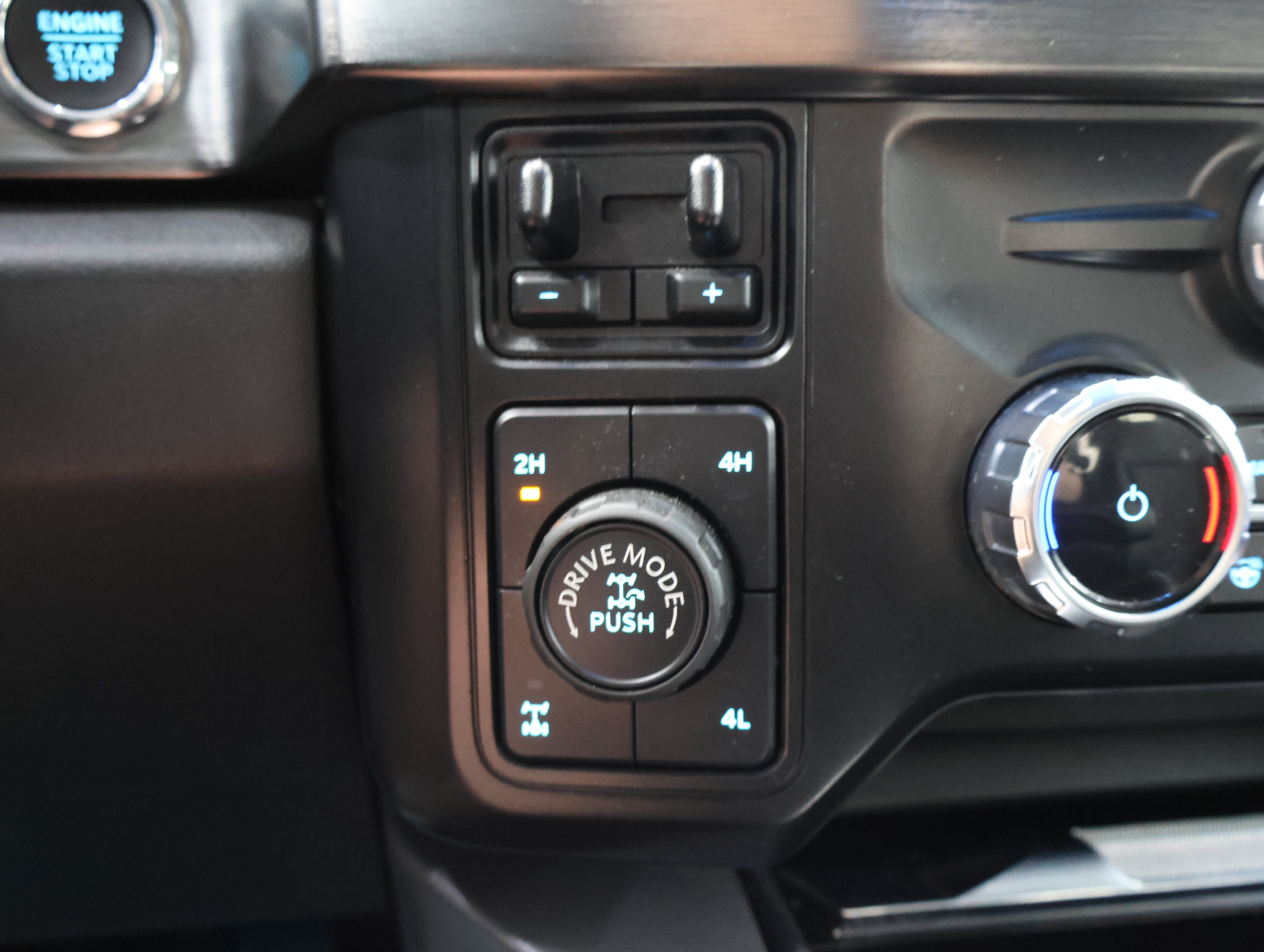 Used 2024 Ford F350 Lariat w/ Tremor Off-Road Package AWD/4WD image 51