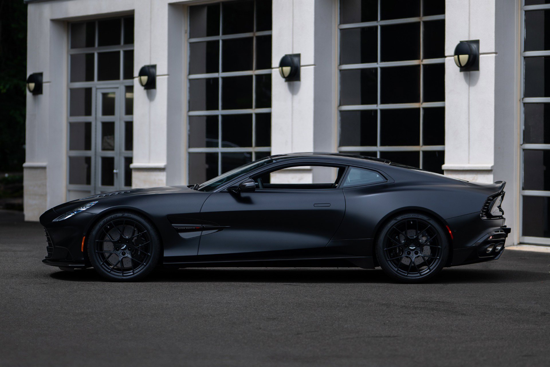Used 2025 Aston Martin Vanquish image 39
