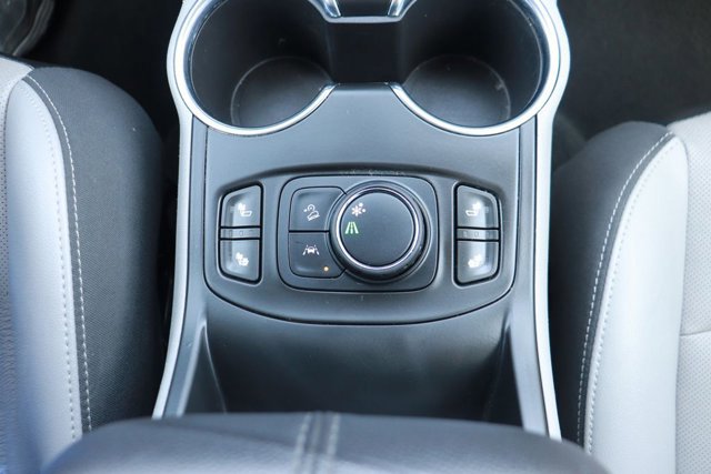 Used 2023 GMC Terrain SLT image 18