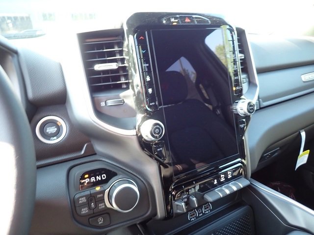 New 2026 RAM 1500 4x4 Crew Cab image 19
