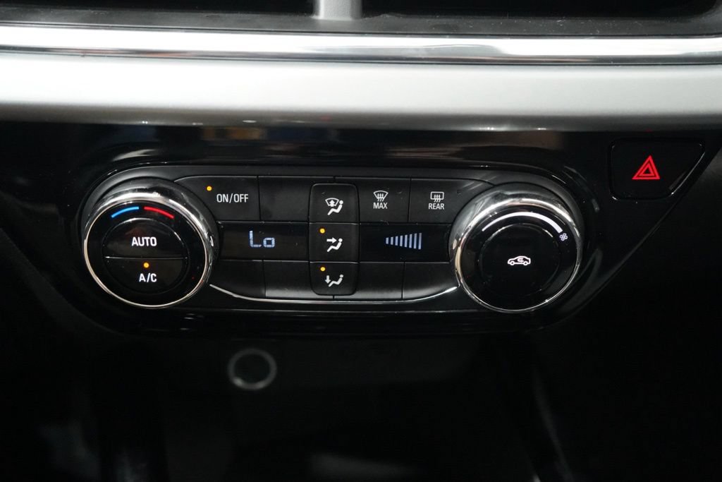 Used 2025 Chevrolet Trax LT FWD image 26