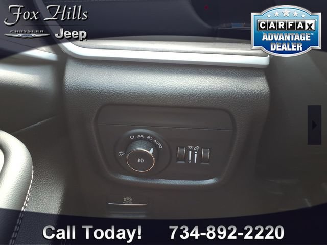 Used 2025 Jeep Grand Cherokee Limited AWD/4WD image 16