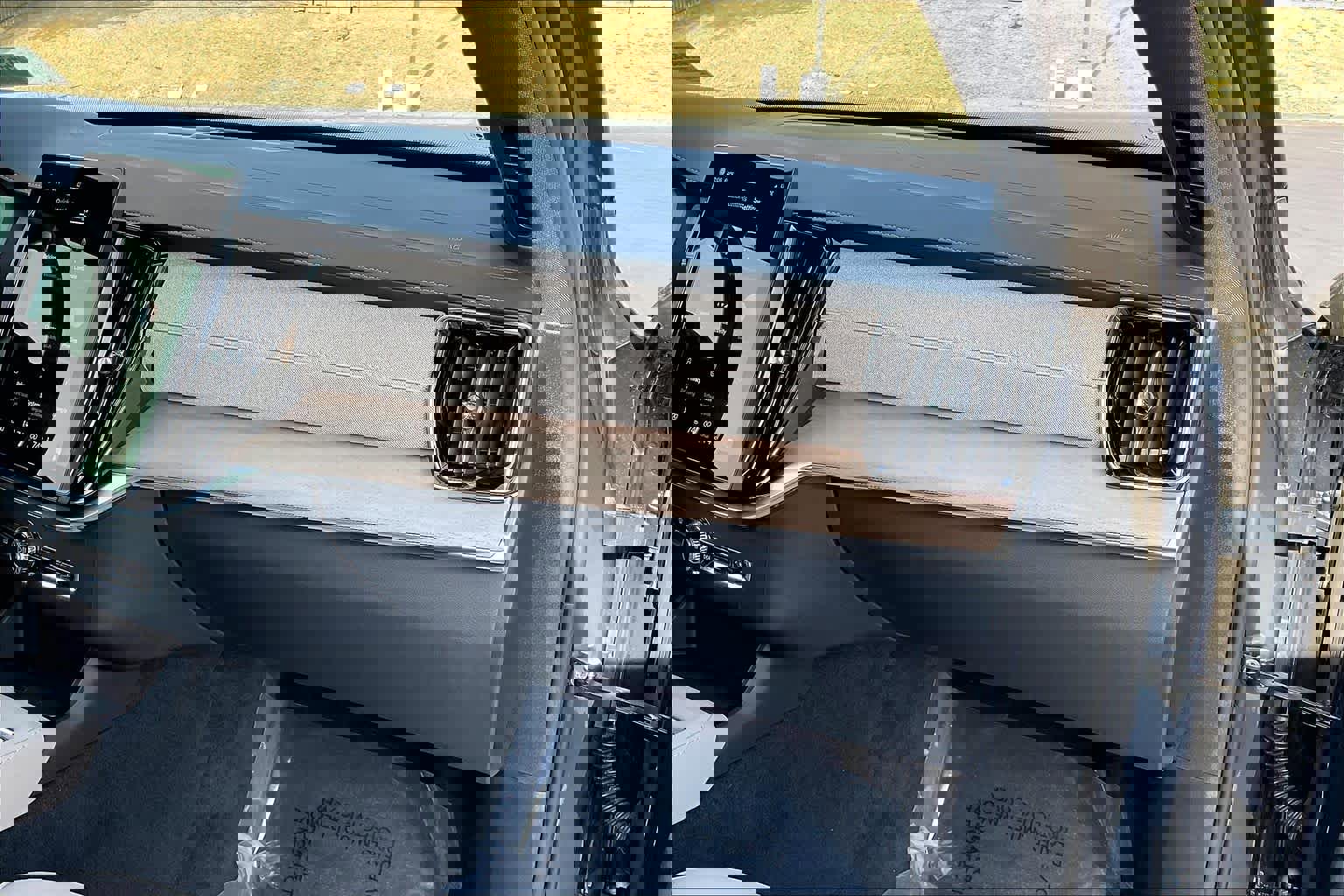 Used 2025 Volvo XC90 B5 Core w/ Protection Package Premier image 18