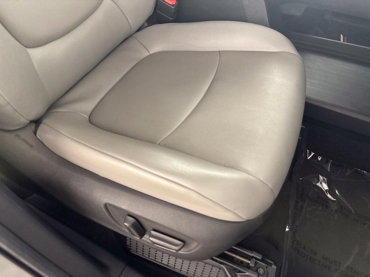 Used 2025 Toyota Sienna XLE FWD image 29
