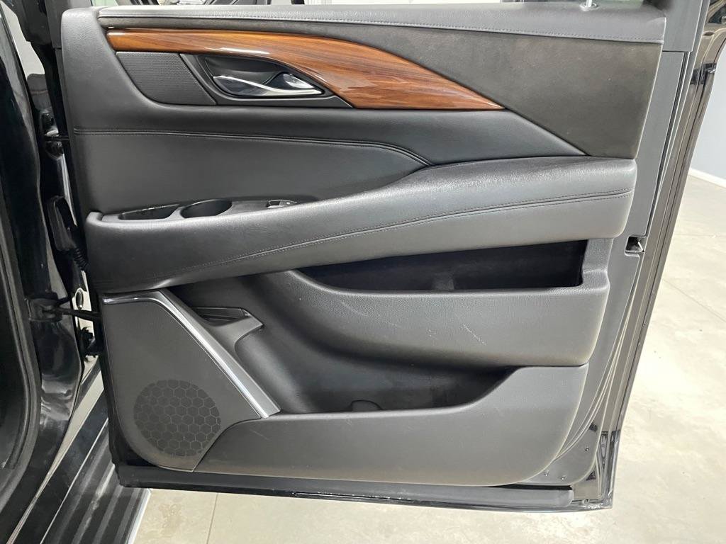 Used 2016 Cadillac Escalade ESV Luxury AWD/4WD image 22
