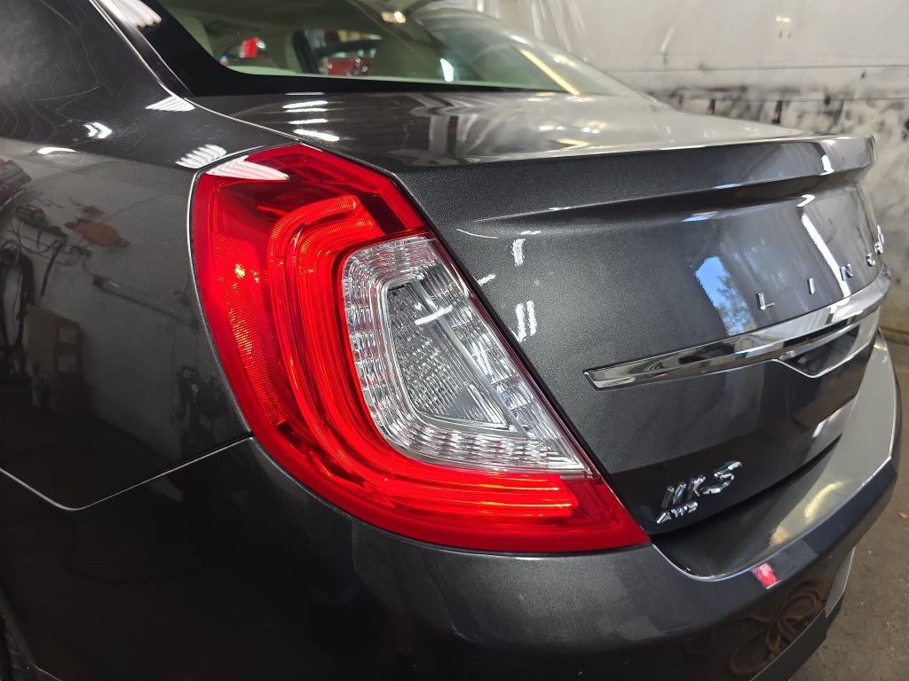 Used 2015 Lincoln MKS AWD w/ Equipment Group 101A image 32
