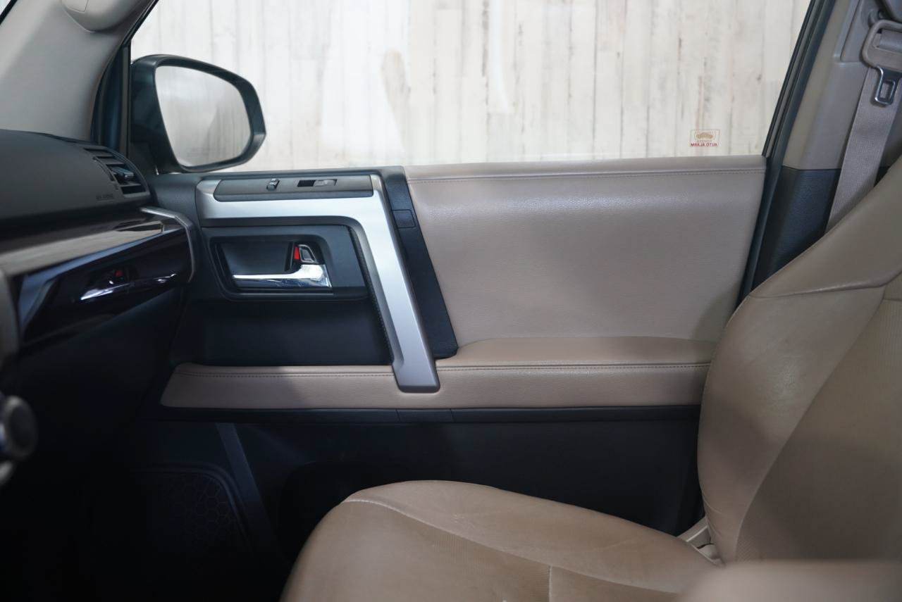 Used 2017 Toyota 4Runner Limited AWD/4WD image 33