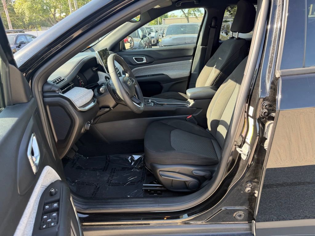 Used 2023 Jeep Compass Sport AWD/4WD image 16