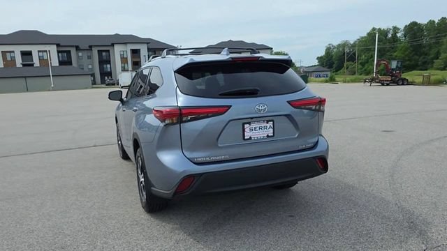 Used 2022 Toyota Highlander XLE AWD/4WD image 6