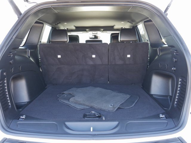 Used 2022 Jeep Grand Cherokee Laredo X image 11