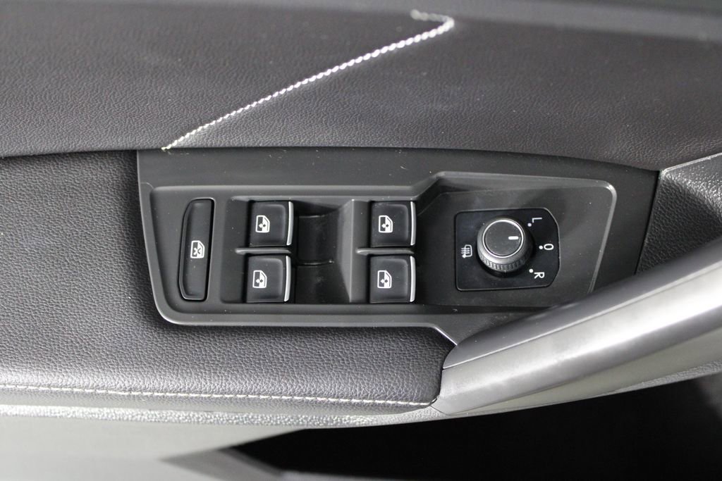 Used 2022 Volkswagen Tiguan SE R-Line image 22