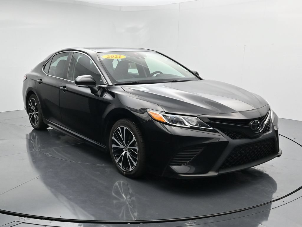 Used 2020 Toyota Camry SE w/ Audio Package FWD image 2