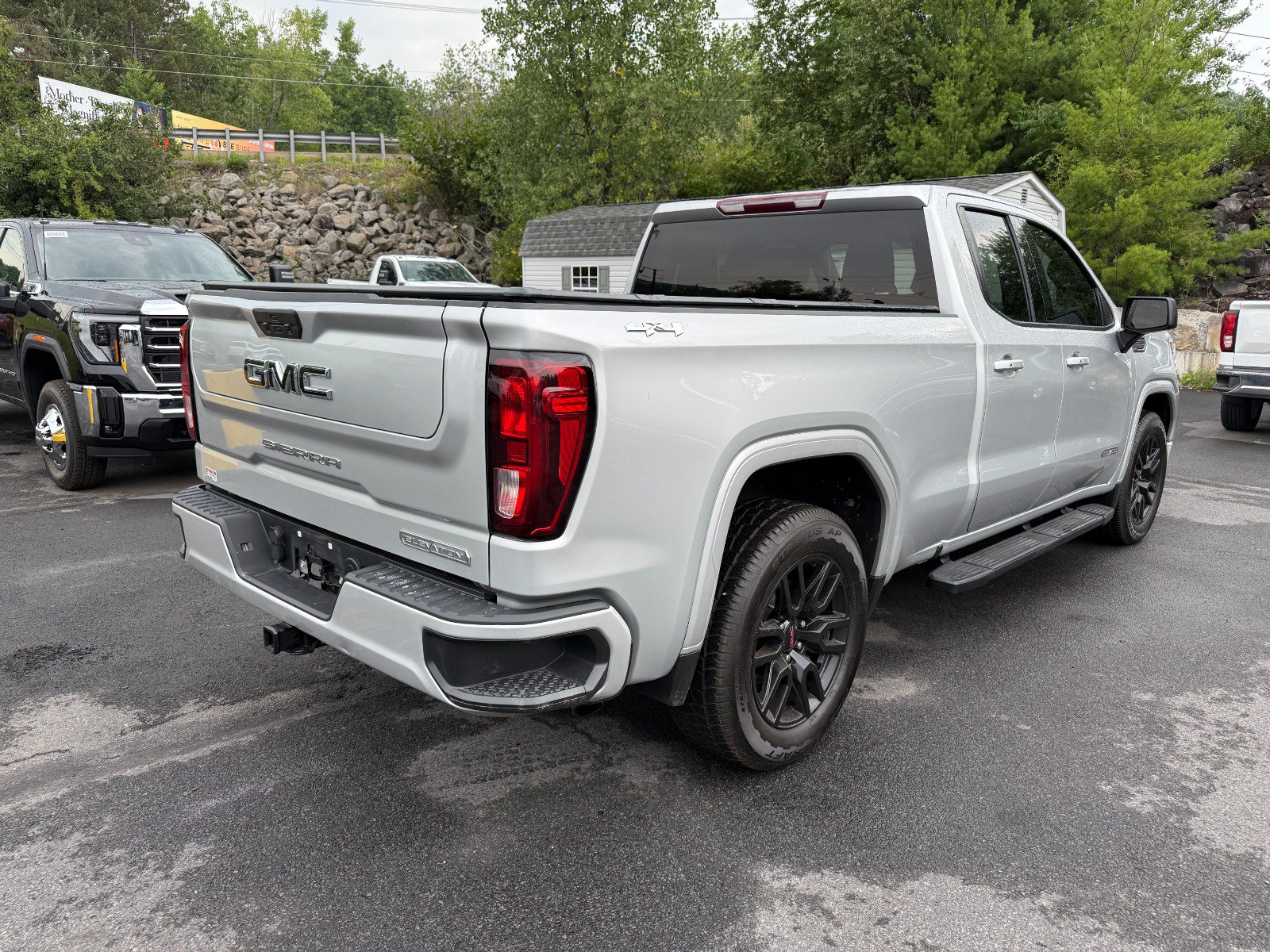 Certified 2022 GMC Sierra 1500 Elevation w/ LPO, Elevation Black Package AWD/4WD image 5