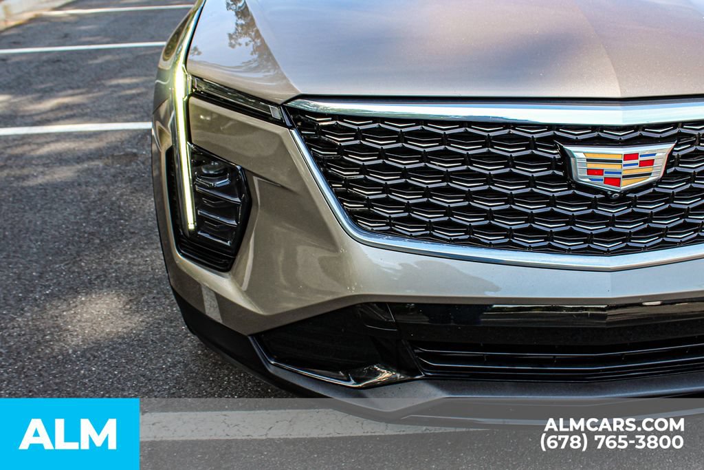 Used 2025 Cadillac XT4 Premium Luxury FWD image 11