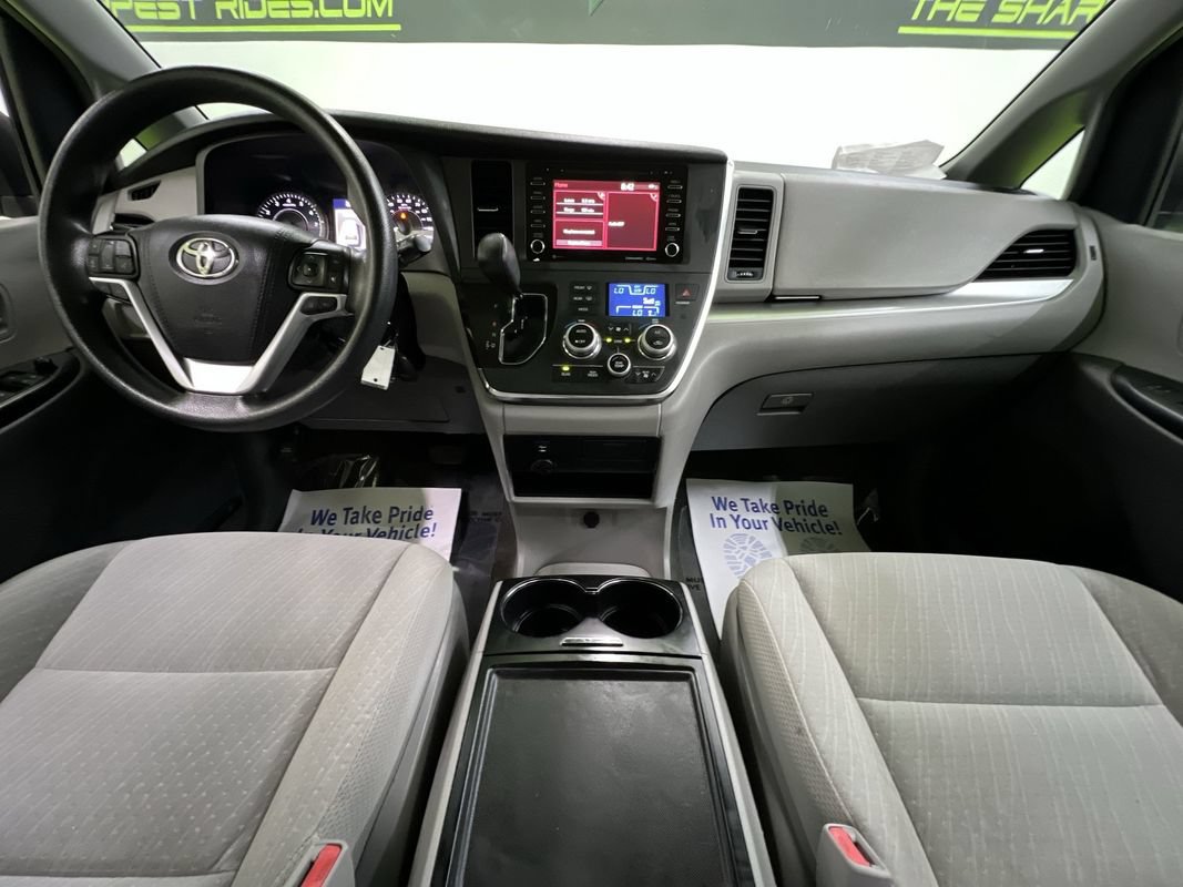 Used 2018 Toyota Sienna LE FWD image 17