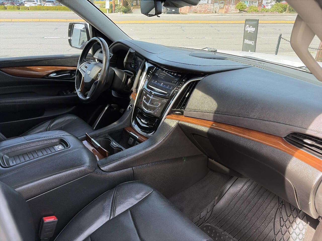 Used 2018 Cadillac Escalade Luxury AWD/4WD image 20