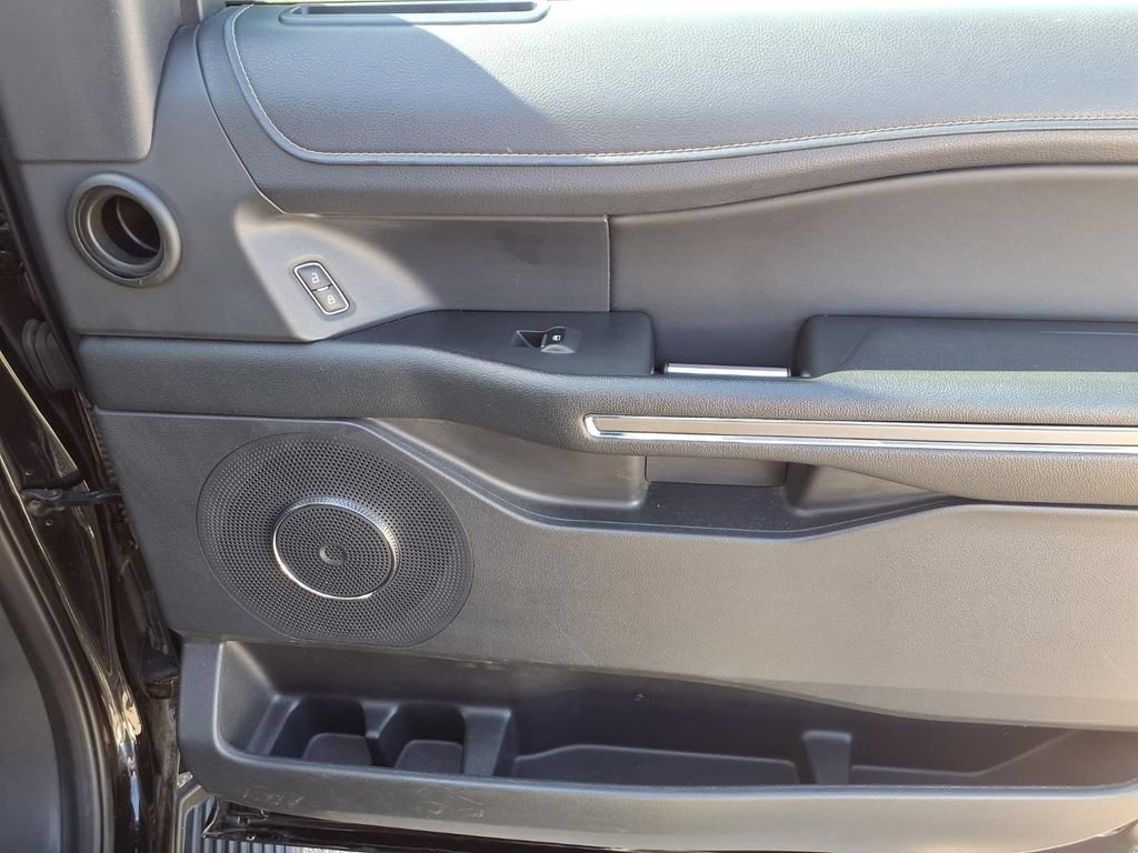 Used 2024 Ford Expedition XLT AWD/4WD image 30