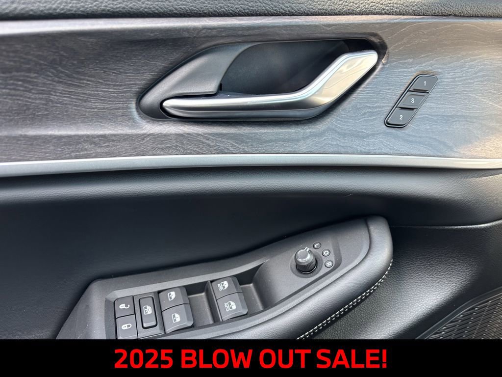 New 2025 Jeep Grand Cherokee Limited w/ Black Appearance Package image 20