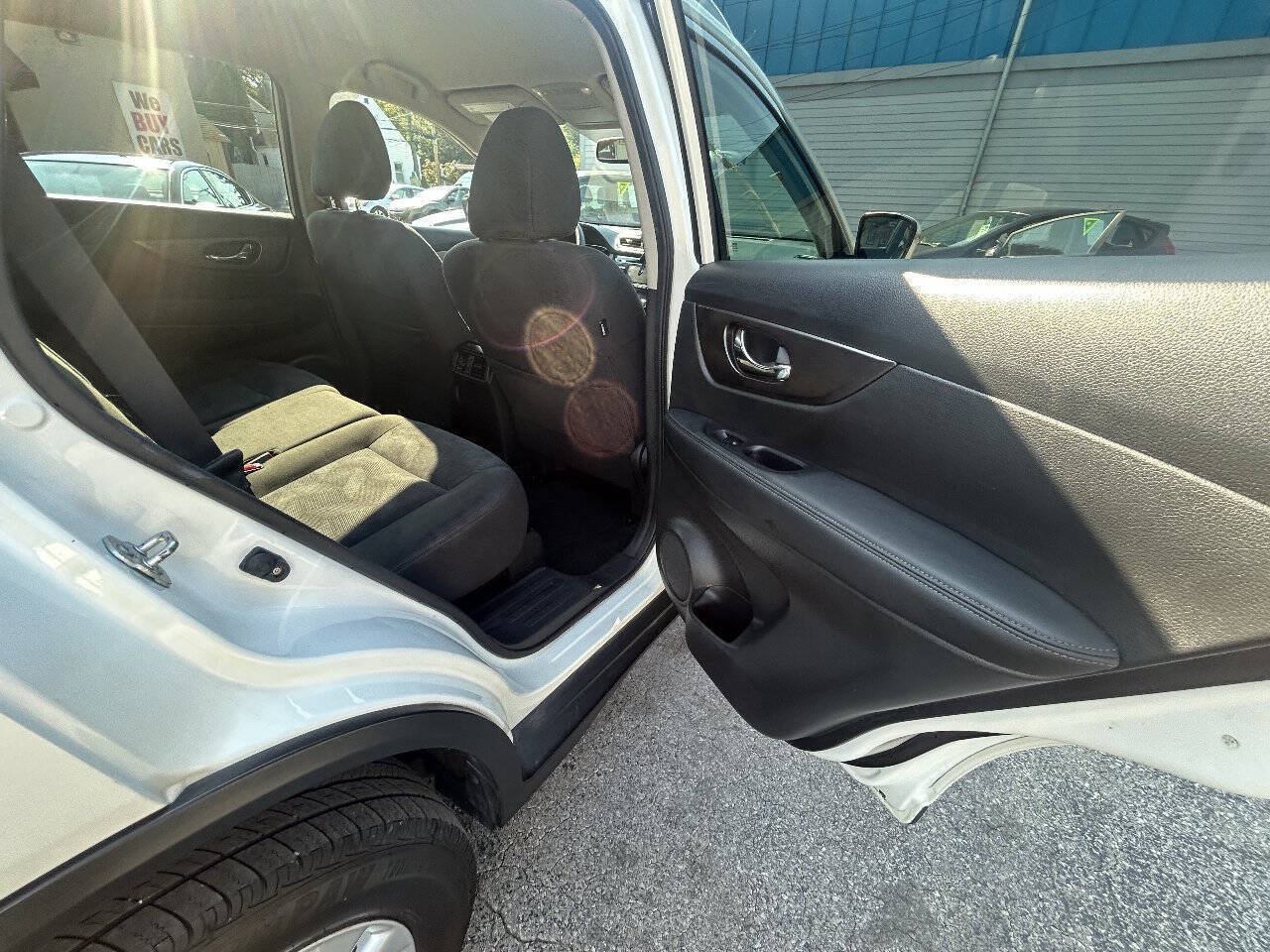 Used 2016 Nissan Rogue SV AWD/4WD image 8