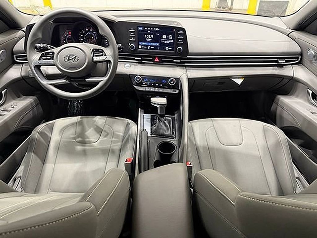 Used 2022 Hyundai Elantra SEL w/ Cargo Package image 28