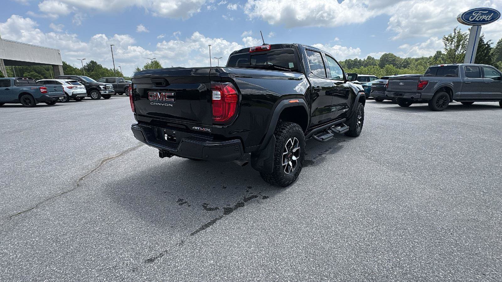 Used 2023 GMC Canyon AT4X AWD/4WD image 4