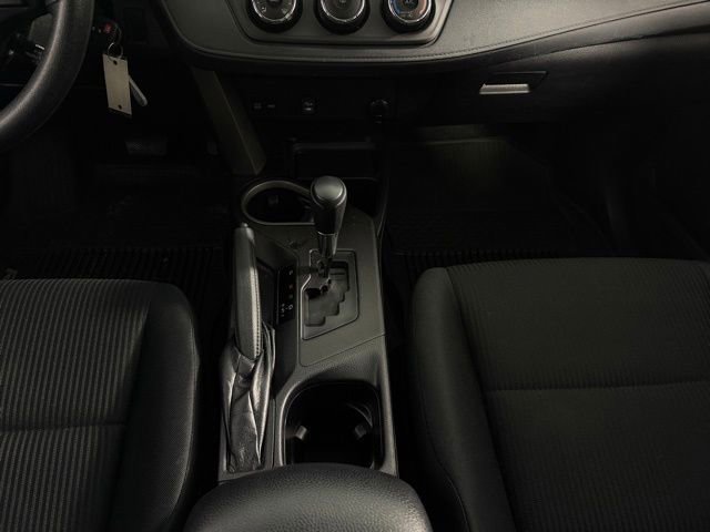 Used 2018 Toyota RAV4 LE FWD image 21