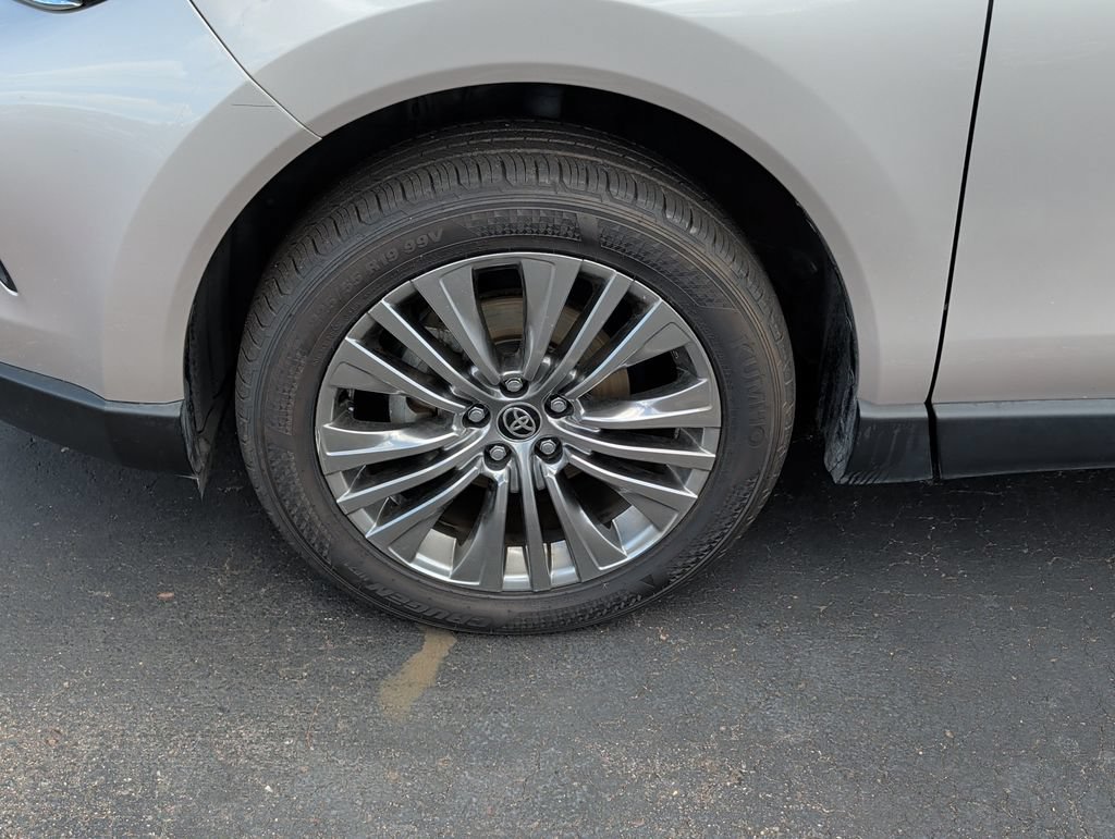 Certified 2022 Toyota Venza Limited AWD/4WD image 7