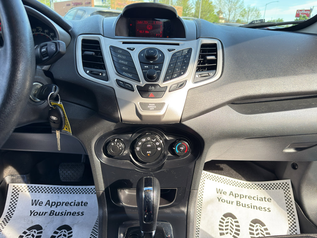 Used 2013 Ford Fiesta SE FWD image 21
