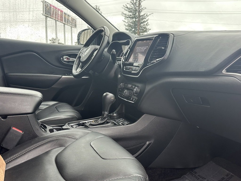 Used 2019 Jeep Cherokee Overland w/ Technology Group image 19