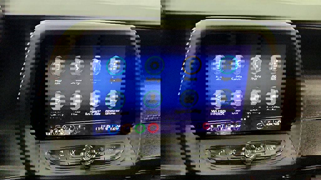 Used 2022 Chevrolet Camaro LT w/ Technology Package image 19