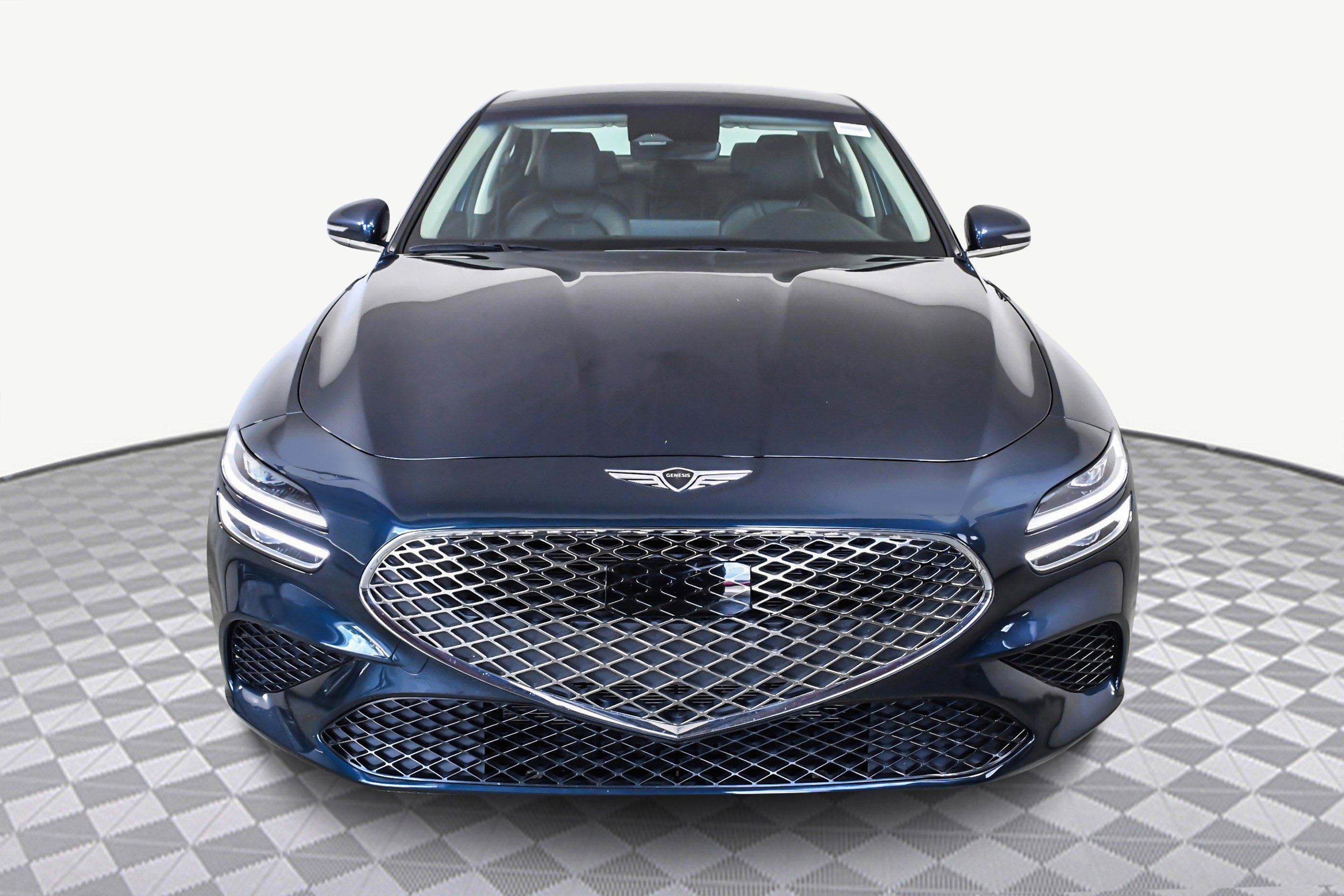 Used 2025 Genesis G70 2.5T image 2
