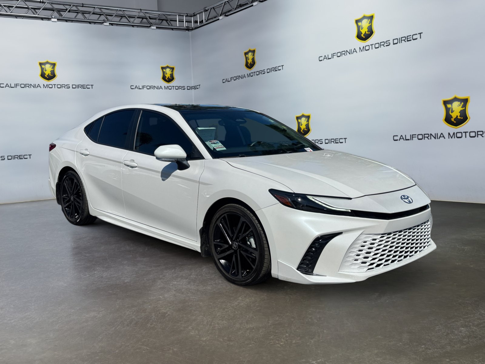 Used 2025 Toyota Camry XSE FWD image 7