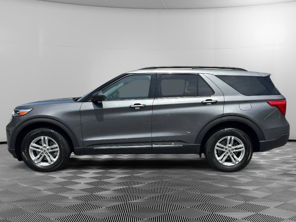 Used 2023 Ford Explorer XLT AWD/4WD image 5